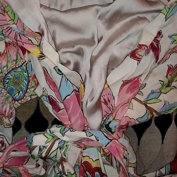 Zara flower Robe ..soooo beautiful silk inside ..very very sexy and well made!! - Picture 3 of 8